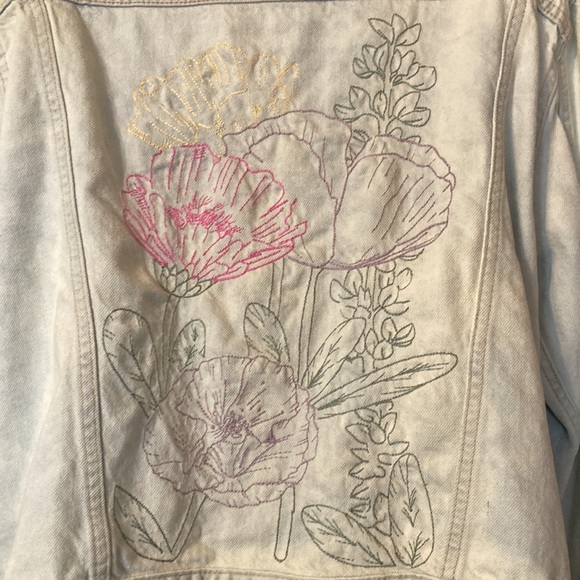 Levi’s Women’s Floral Embroidered Light Wash Jean Denim Jacket - Picture 4 of 7